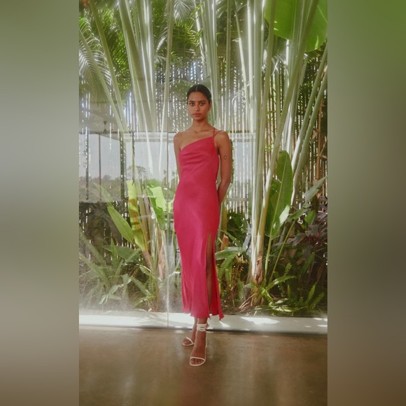 Hot pink dress - Picture 4 of 7